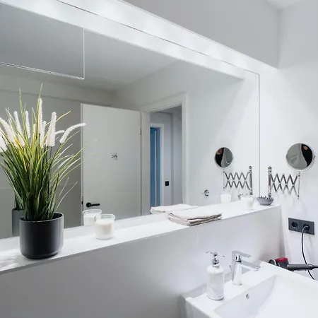 Apartment Luxurious 105m2 Penthouse In Prime Location 4 Bedroms & Balcony Berlin