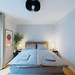 Luxurious 105m2 Penthouse In Prime Location 4 Bedroms & Balcony * ברלין