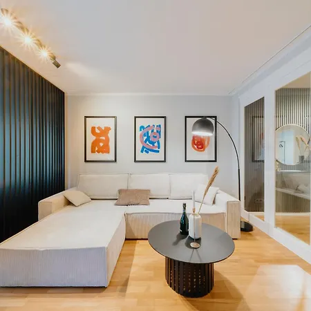 Luxurious 105m2 Penthouse In Prime Location 4 Bedroms & Balcony 公寓