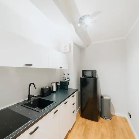 Luxurious 105m2 Penthouse In Prime Location 4 Bedroms & Balcony Apartamento Berlim